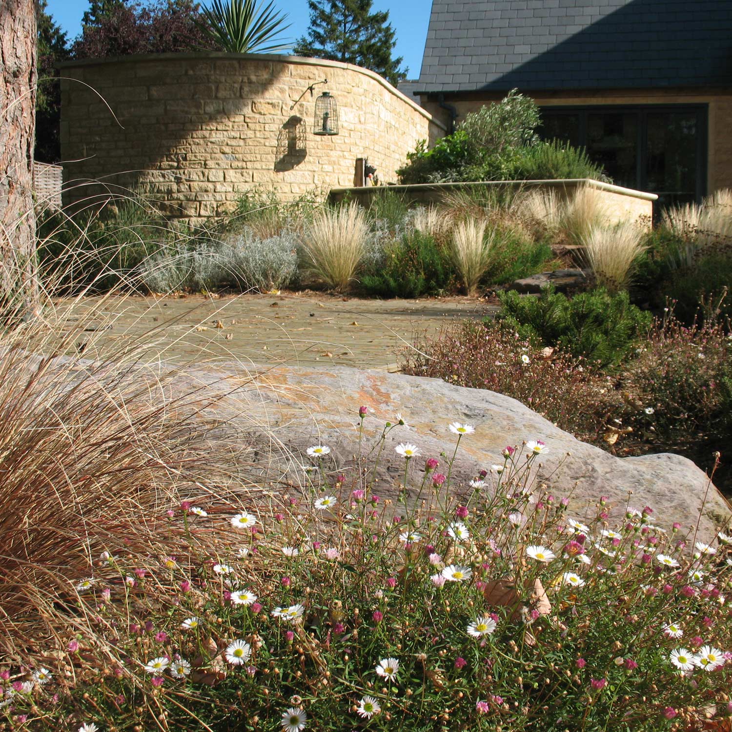 Cambridgeshire garden designed by Peter Eustance Front garden A