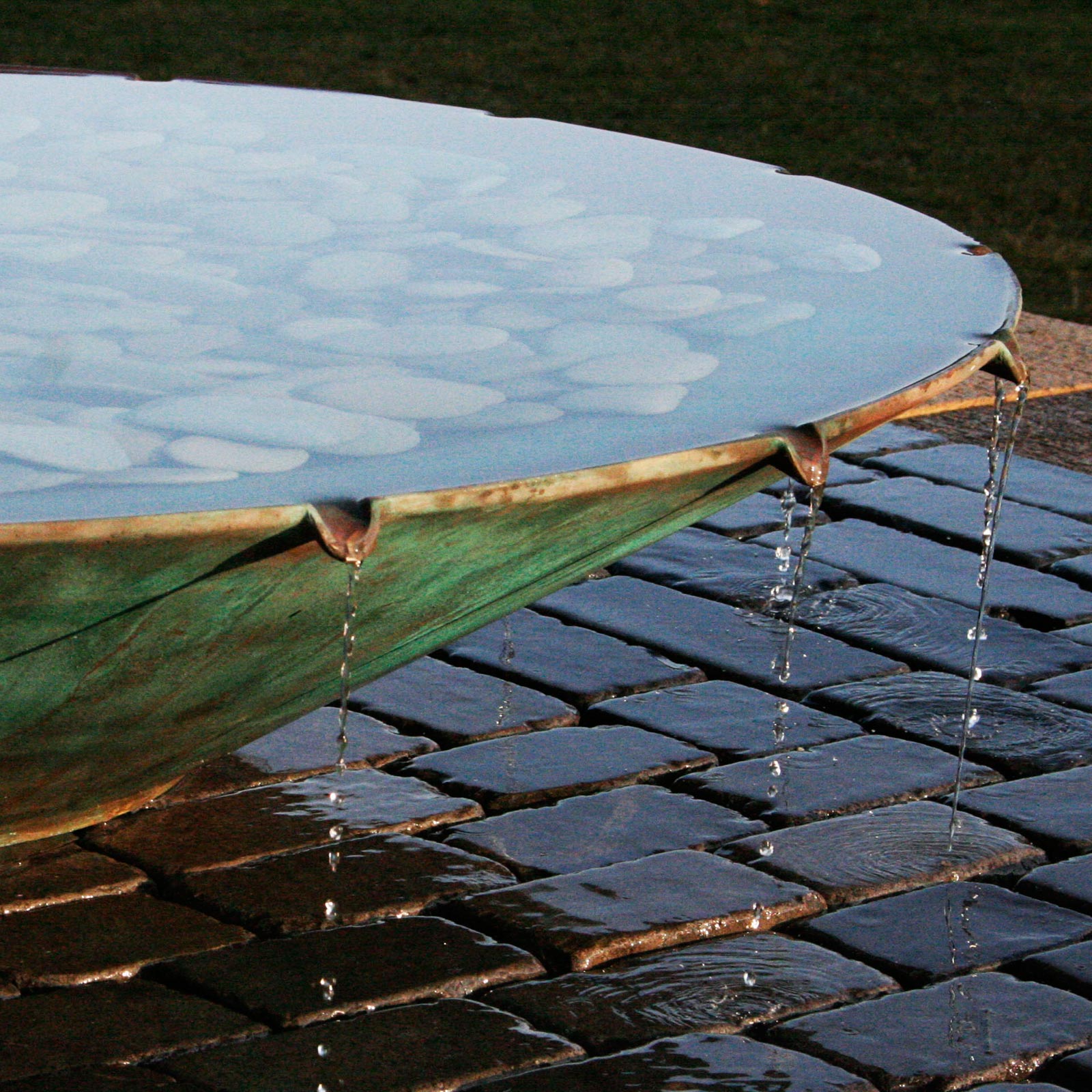 Trasimeno Water Feature by PEter Eustance Symphonic Gardens