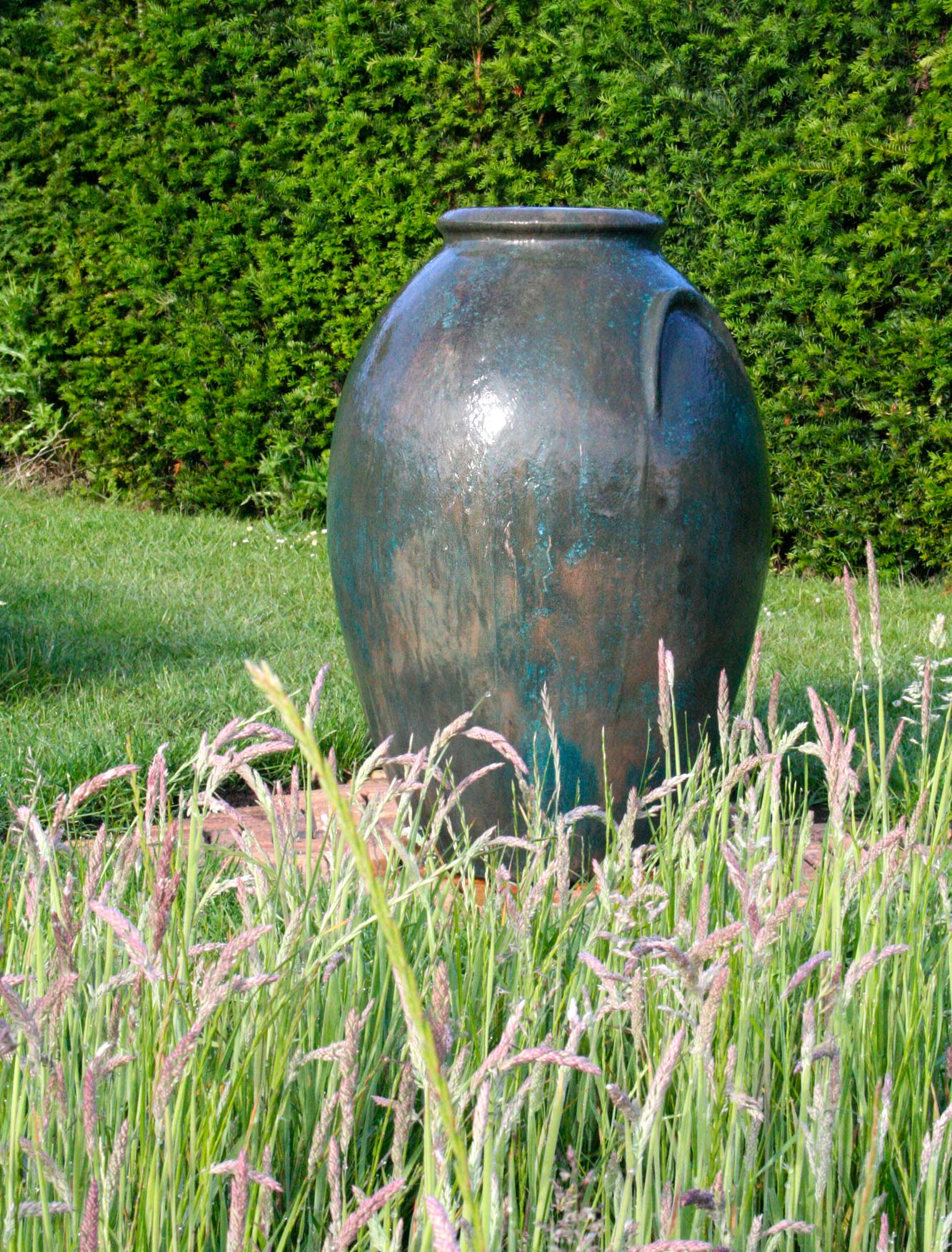 Assisi Vase water feature - Peter Esutance Symphonic Gardens