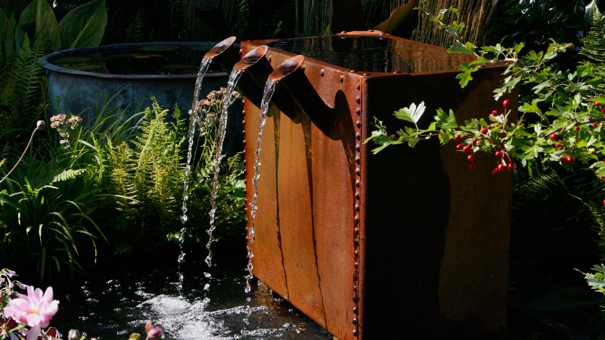 Gironde water feature - Peter Eustance Symphonic Gardens