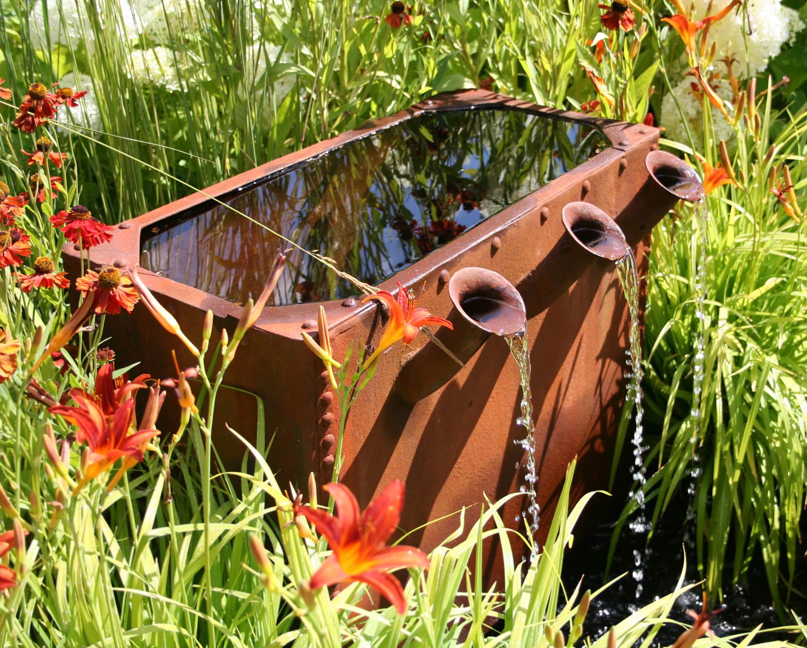 Gironde water feature - Peter Eustance Symphonic Gardens