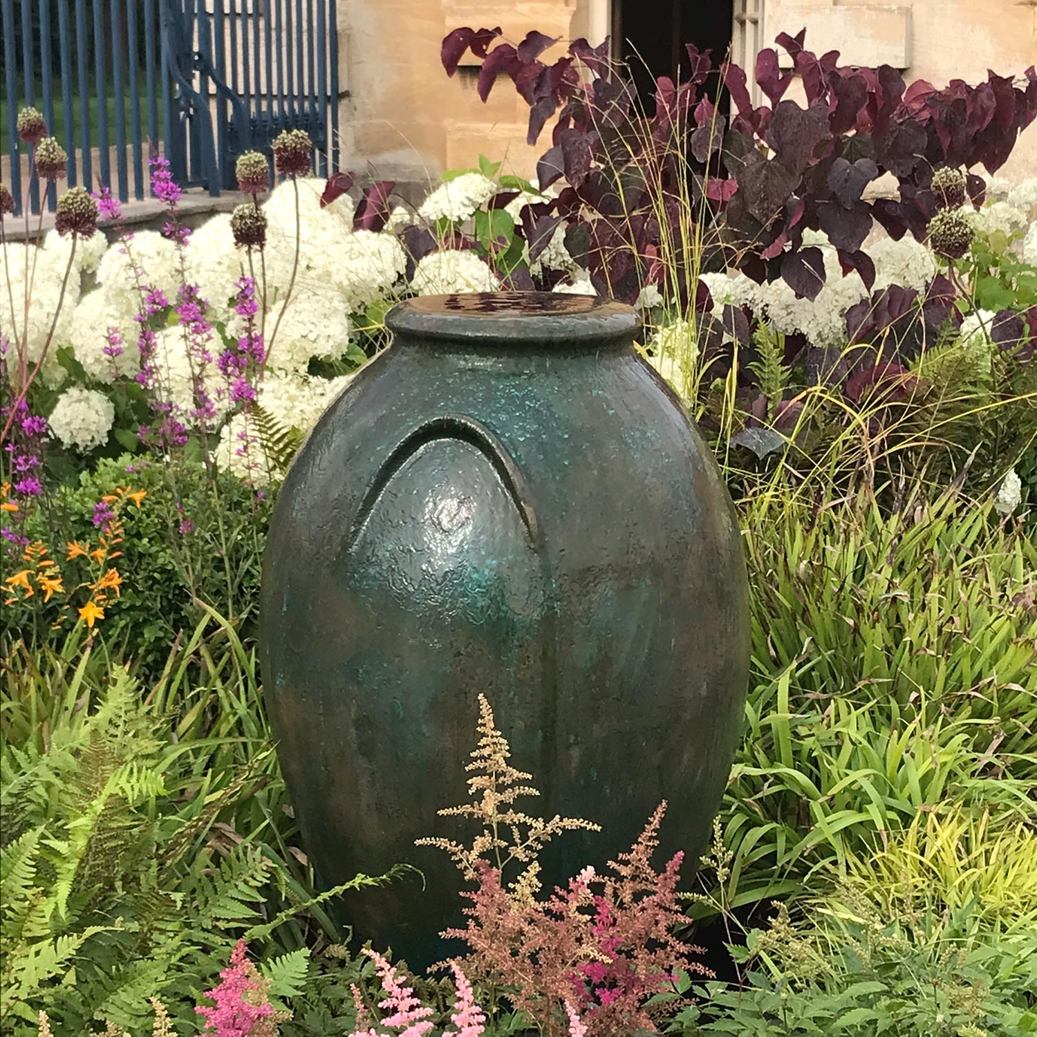 Assisi Vase water feature - Peter Eustance Symphonic Gardens