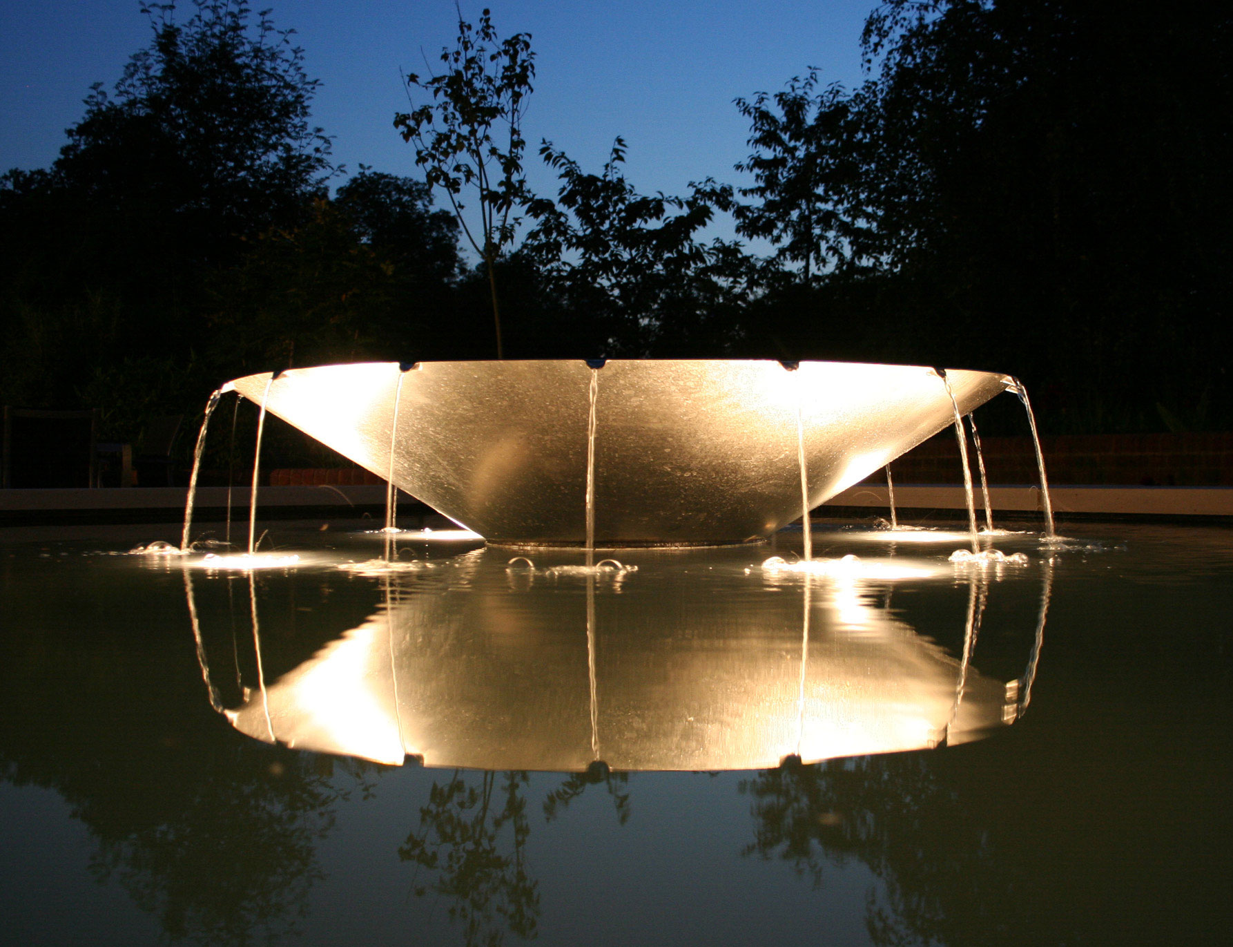 Trasimeno water feature - Peter Eustance Symphonic Gardens